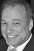 Dr.  Axel  Gänsslen